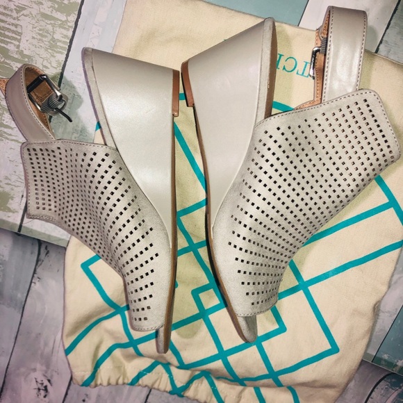 Beige wedges - Picture 5 of 6